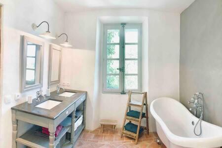 La Bastide Hotel Saint-Julien  ภายนอก รูปภาพ
