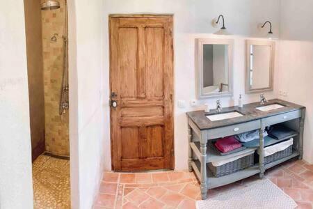 La Bastide Hotel Saint-Julien  ภายนอก รูปภาพ